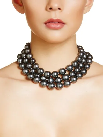 Radiant Jewels: The Rich Hues of Tahitian Pearls