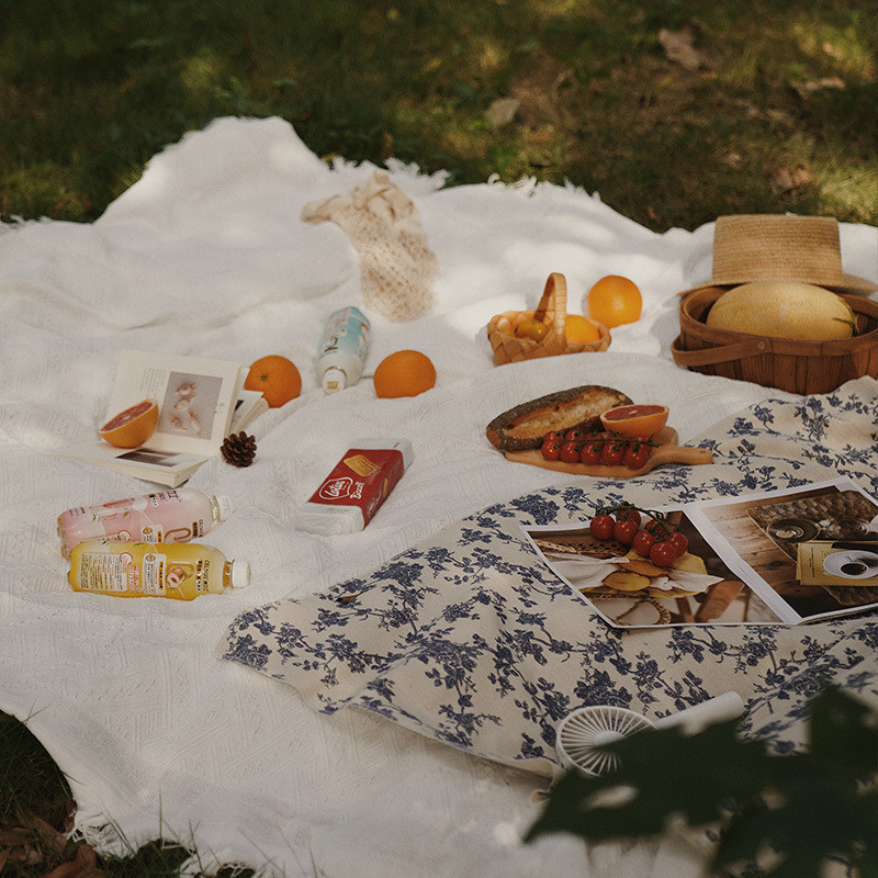 Outdoor Camping ผ้าปิคนิคสีขาวฝรั่งเศส อุปกรณ์พร้อมใช้งาน MoistureProof Beach Mat RJWX