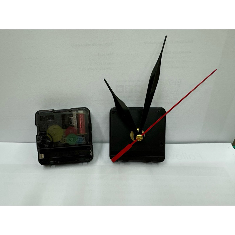 เครื่องนาฬิกาสมอเดินเรียบพร้อมเข็ม