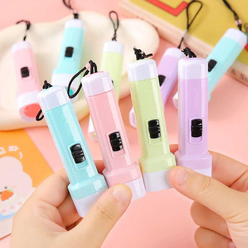 พร้อมส่งพวงกุญแจไฟฉาย ไฟฉายพกพาขนาดเล็ก torch คละสี มินิไฟฉาย ไฟฉาย ของขวัญ ของแจก ของชำร่วย
