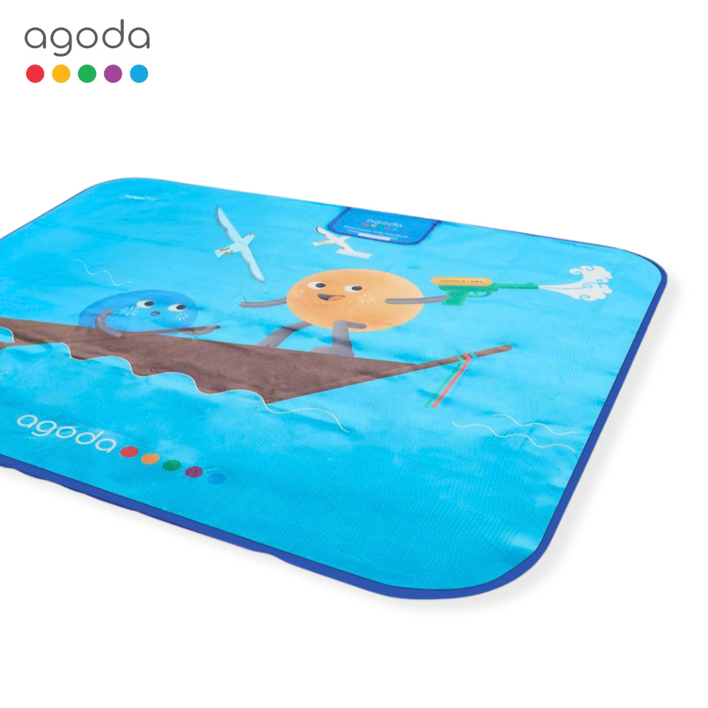 Agoda Splash Zone Beach Mat 35 x 25 x 5 CM เสื่อปิคนิคกันน้ำ open mat 130 x 150 CM พกพาง่าย เสื่อปูนั่งปิคนิคโพลีเอสเตอร