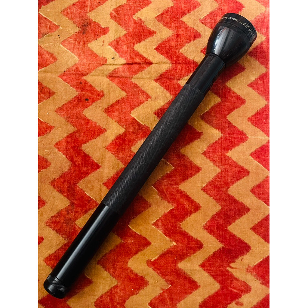 วัดใจ ไฟฉาย MagLite USA PATENTED Made in US A ตรงก้น สปริงยังสวย มีหลอดไฟ สำรอง 1 หลอด ไม่มีถ่าน ยังไม่ได้ลอง