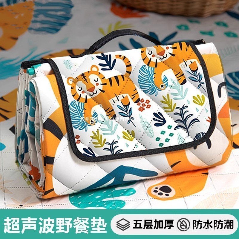 เสื่อหลายแบบสำหรับกลางแจ้ง กันความชื้นและน้ำ เหมาะสำหรับตั้งแคมป์และปิกนิก จัดส่งฟรี