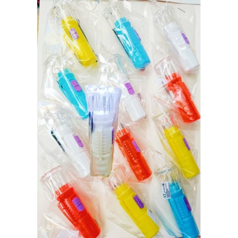 1ชิ้น คละสี ไฟฉายพร้อมใช้ 7บาท เท่านั้น แถมถ่านให้ด้วย