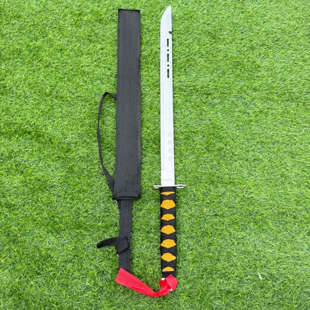 SAMURAI 70 cm ใบสแตนเลส ผ้าแดง ใบเจาะพอดสวยงาม ยามรวมด้าม 70 เซนติเมตร มีดดาบ ดาบ มีดปลายแหลม มีดยาว ซามูไร